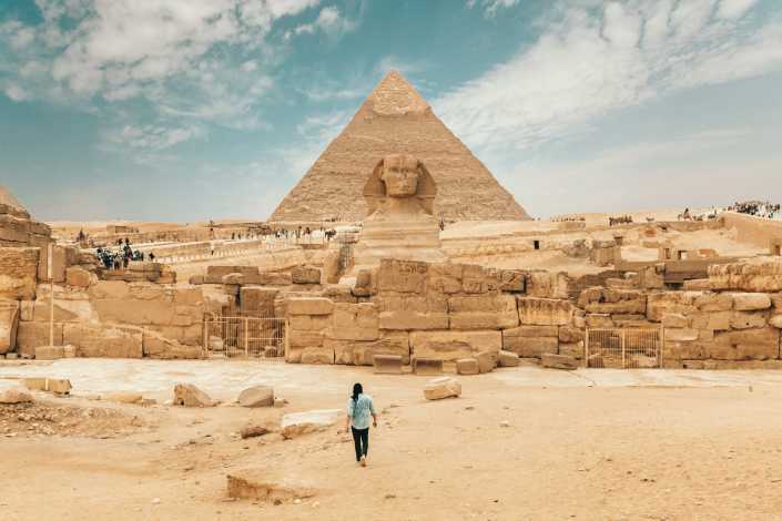 Esfinge y pirámide en Giza