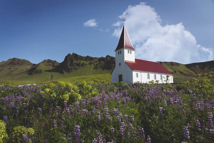 Iglesia de Vík en Islandia