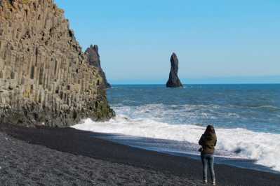 Playa de Reynisfjara en el sur de Islandia