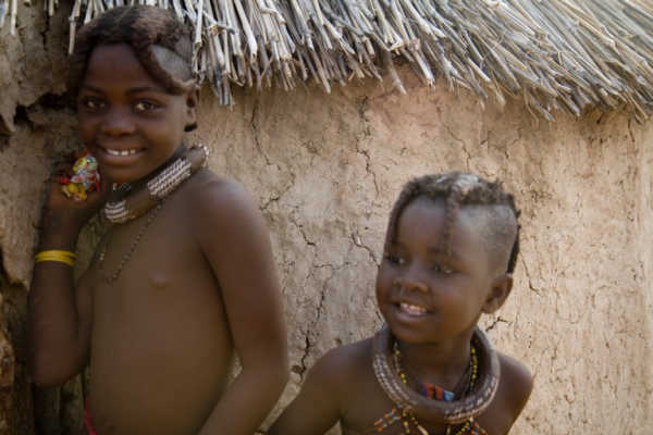 Niños Himbas en Namibia