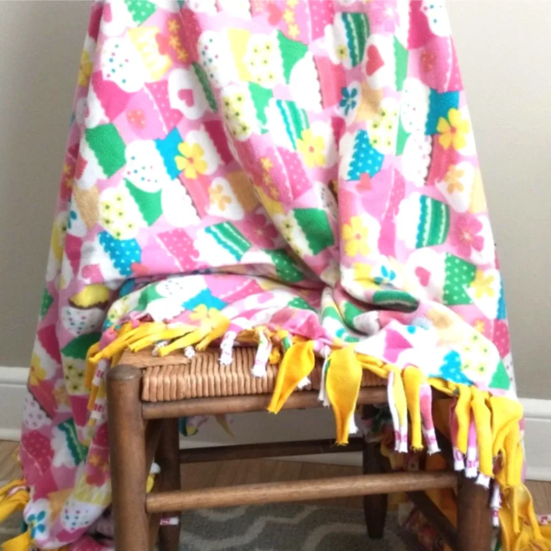Dorm Organizer Tie Blanket