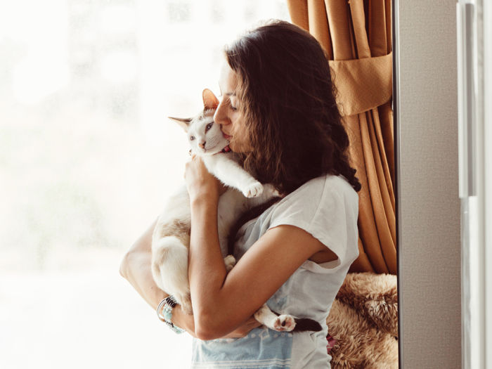 Young woman hugging her cat