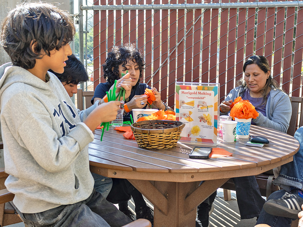 LA Zoo Beloved Pets Ofrenda