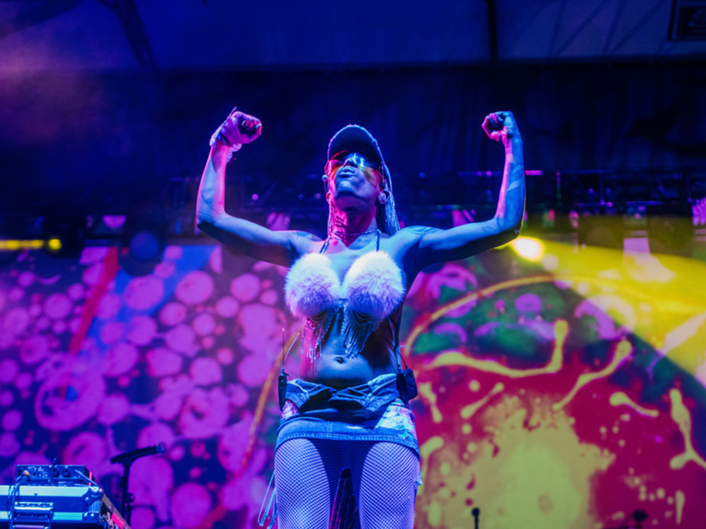 Sudan Archives on stage