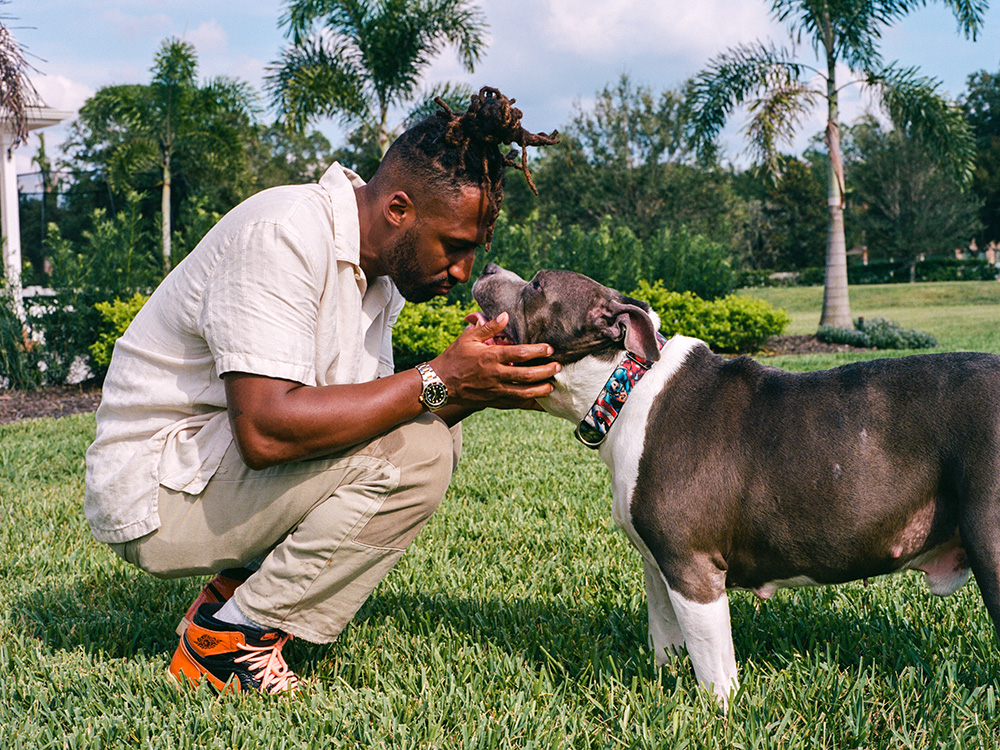 Logan Ryan kisses Leo 