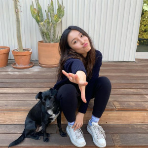Olivia Sui sitting down with her dog