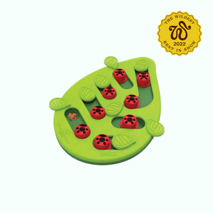 cat interactive puzzle in green and red