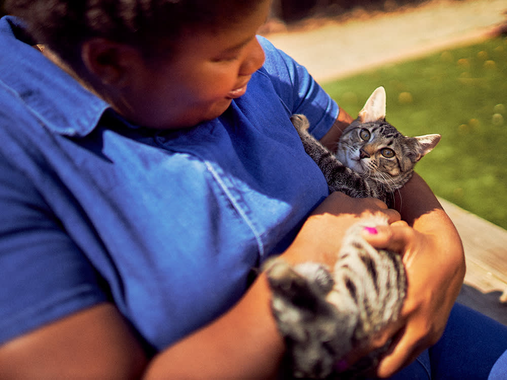 Jessamyn Stanley with her cat