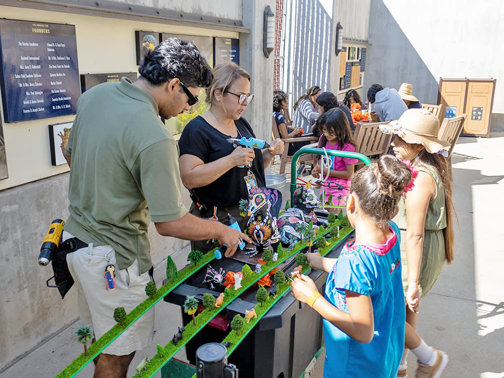 LA Zoo Beloved Pets Ofrenda