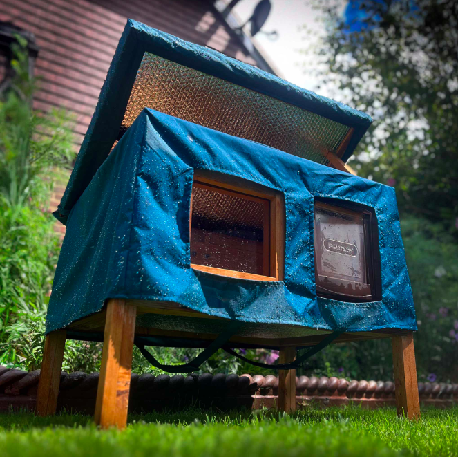 Cat kennel with heated covering on