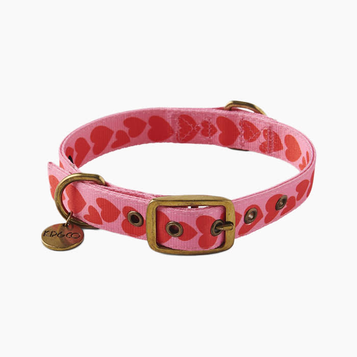 the collar with pink and red heart