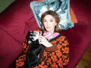 Juno Dawson on a couch with her Chihuahua, Prince