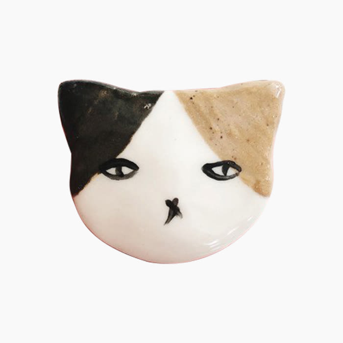 the ceramic cat pin