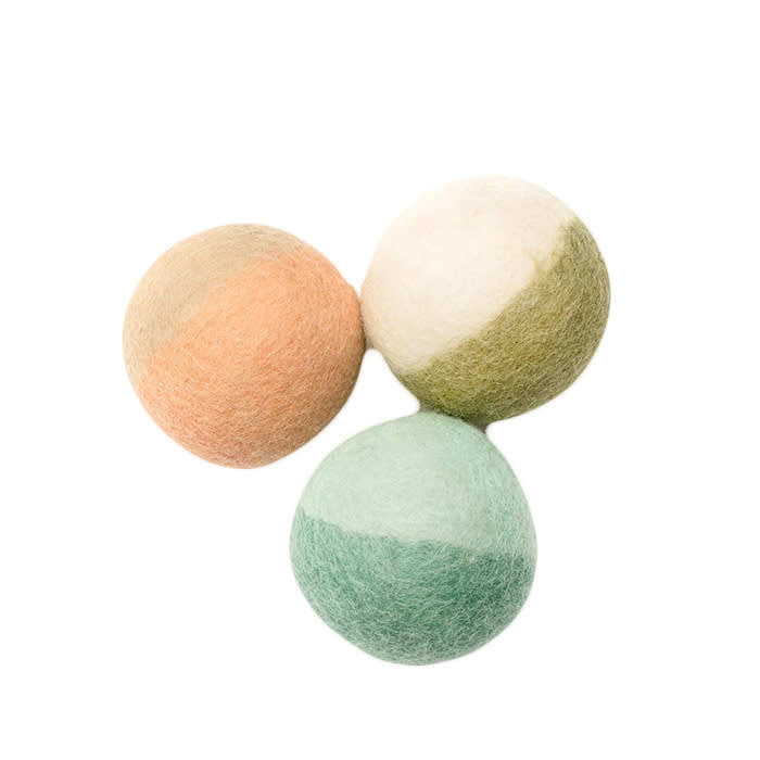 Awoo felt ball