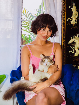 Aparna Brielle poses with her cat, Oscar Wilde