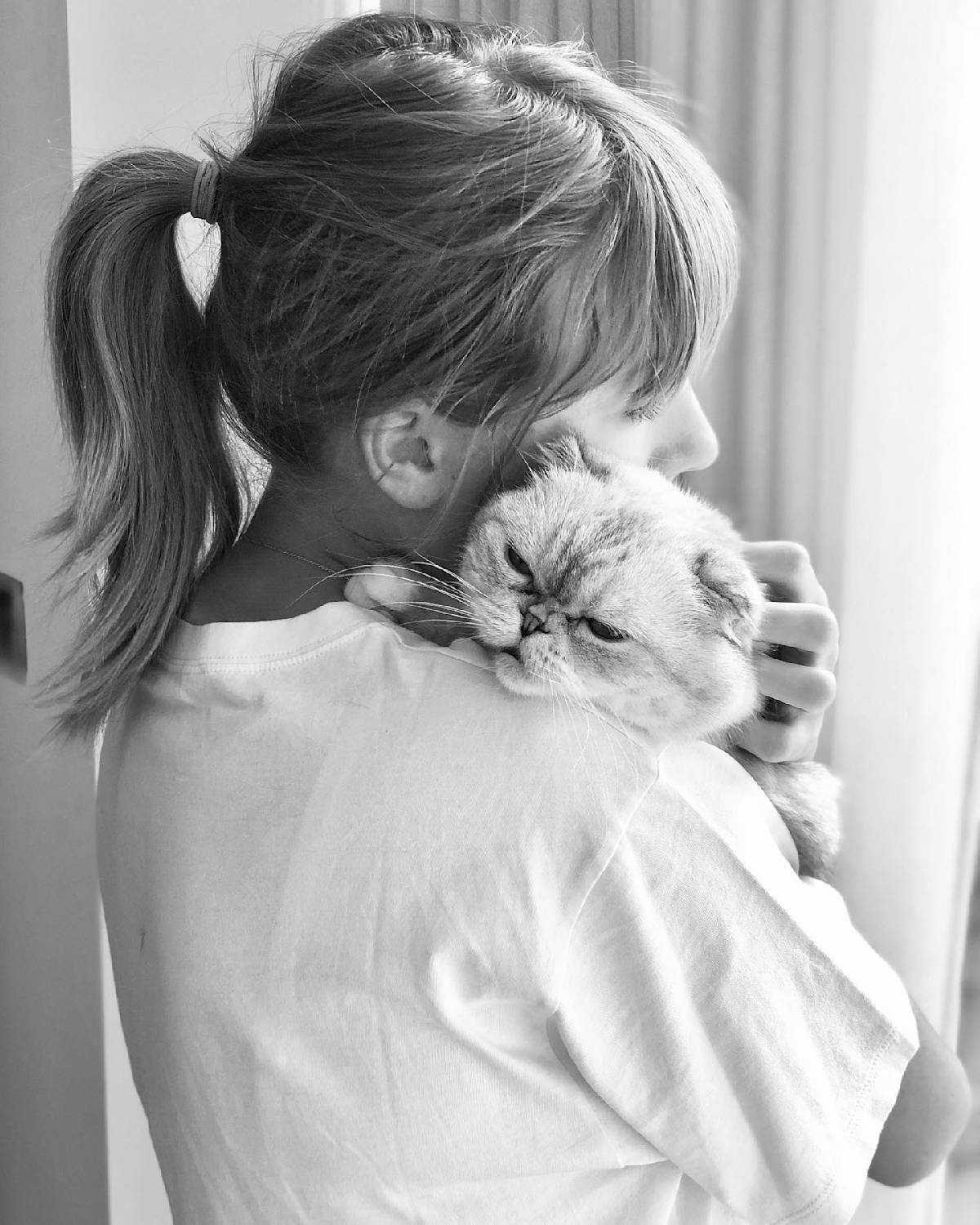 Taylor Swift and her cat