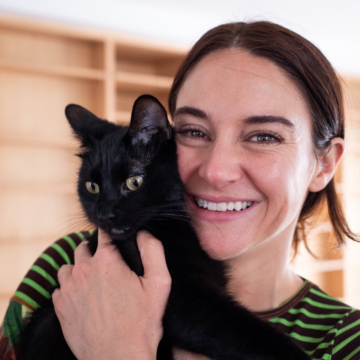 close up picture of shailene woodley and hugging black cat