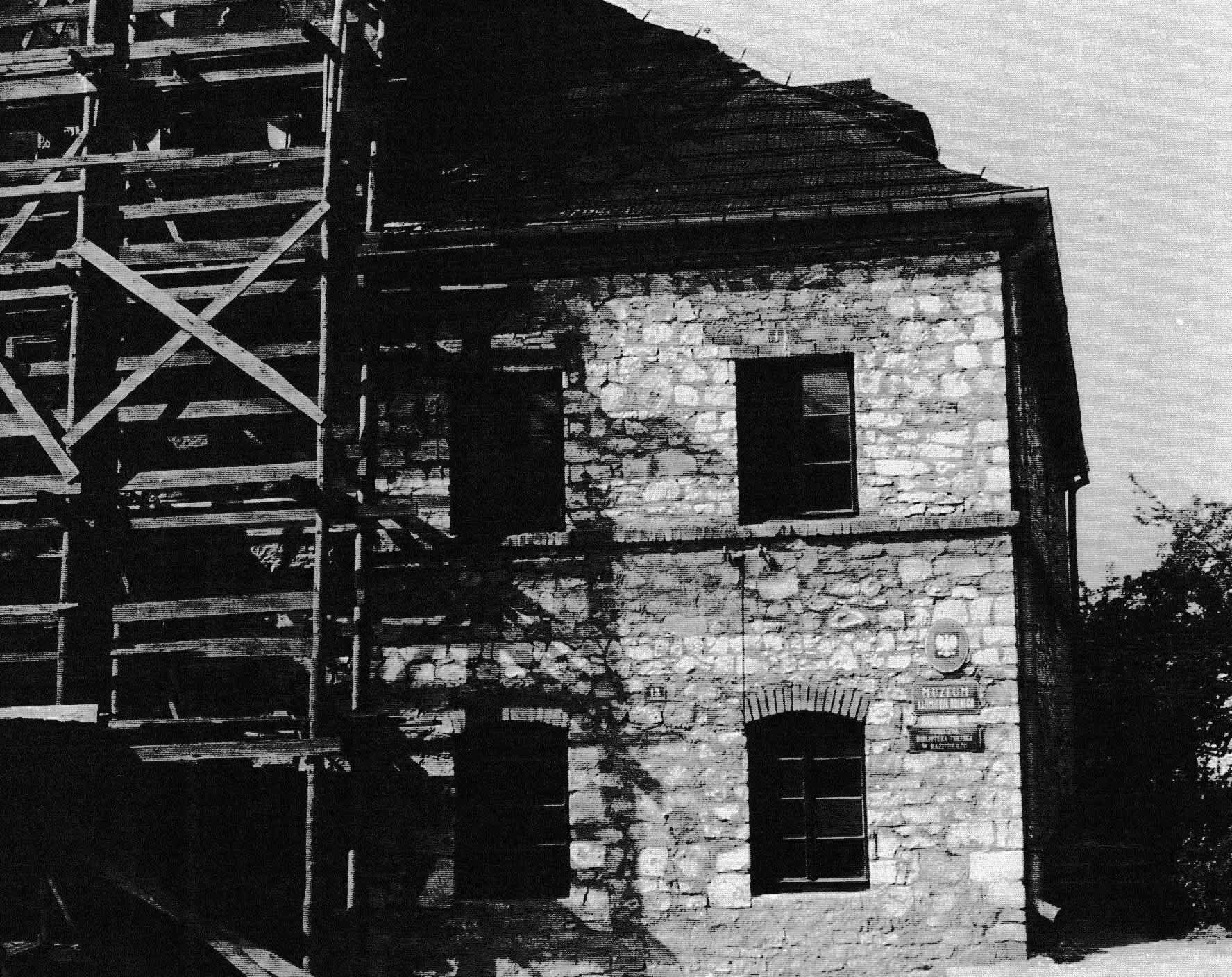 Kamienica przy ul. Senatorskiej 13. Siedziba biblioteki w latach 1969-1975 oraz 1977-1992