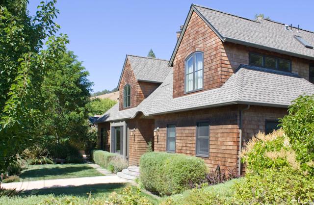 Shingle Style in The Hollow image