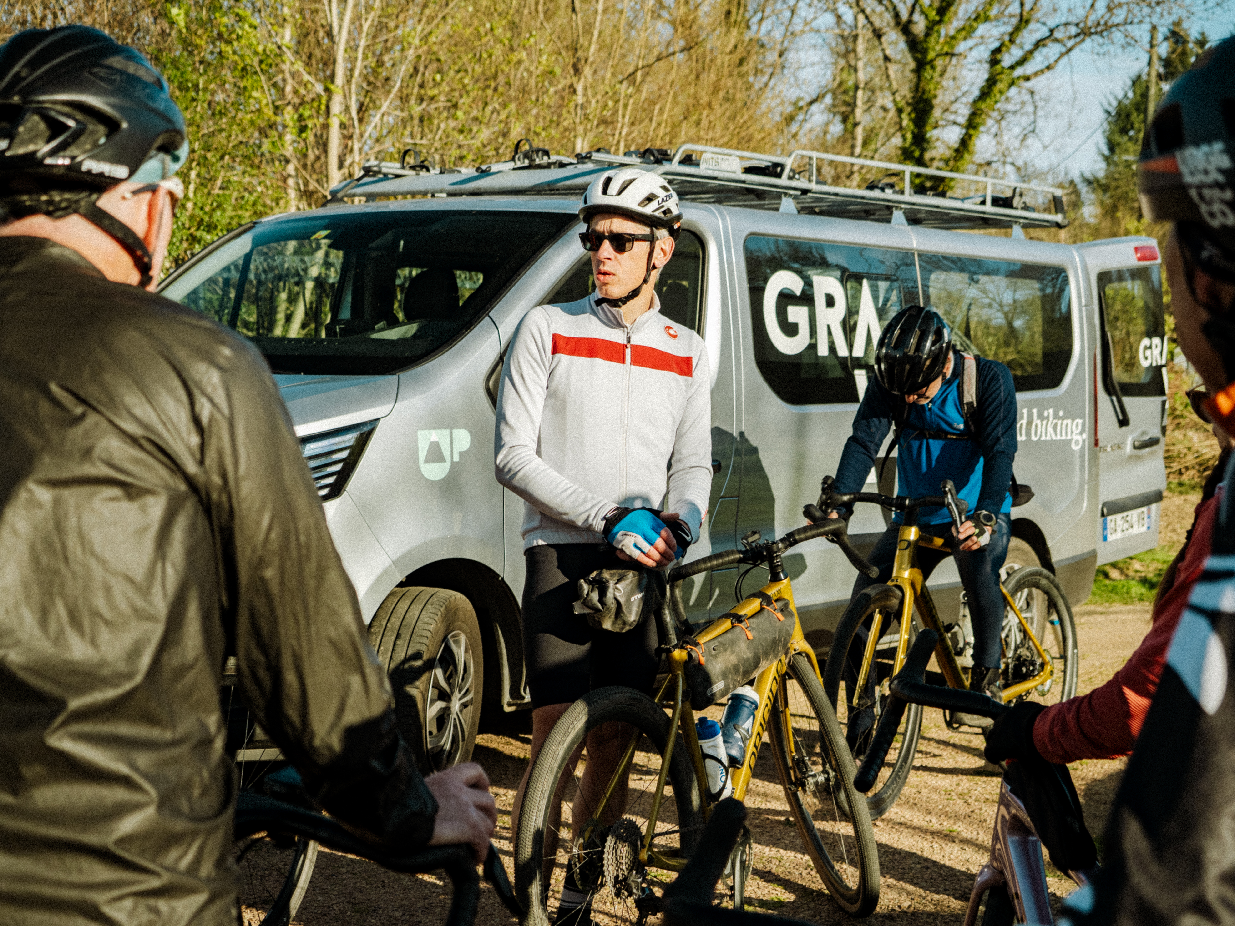 Guide briefing before the ride