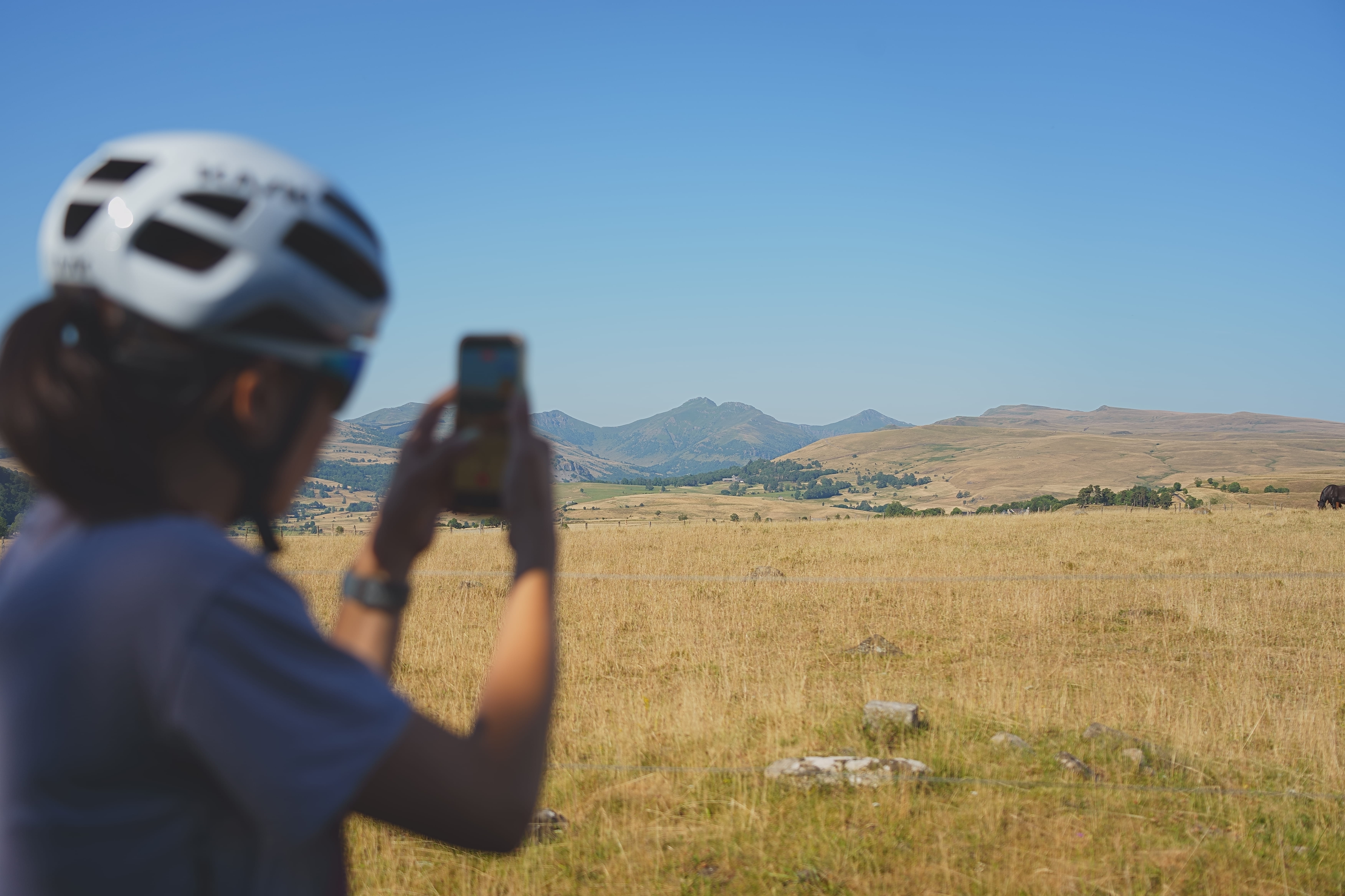 gravel-cantal-panorama-volcans