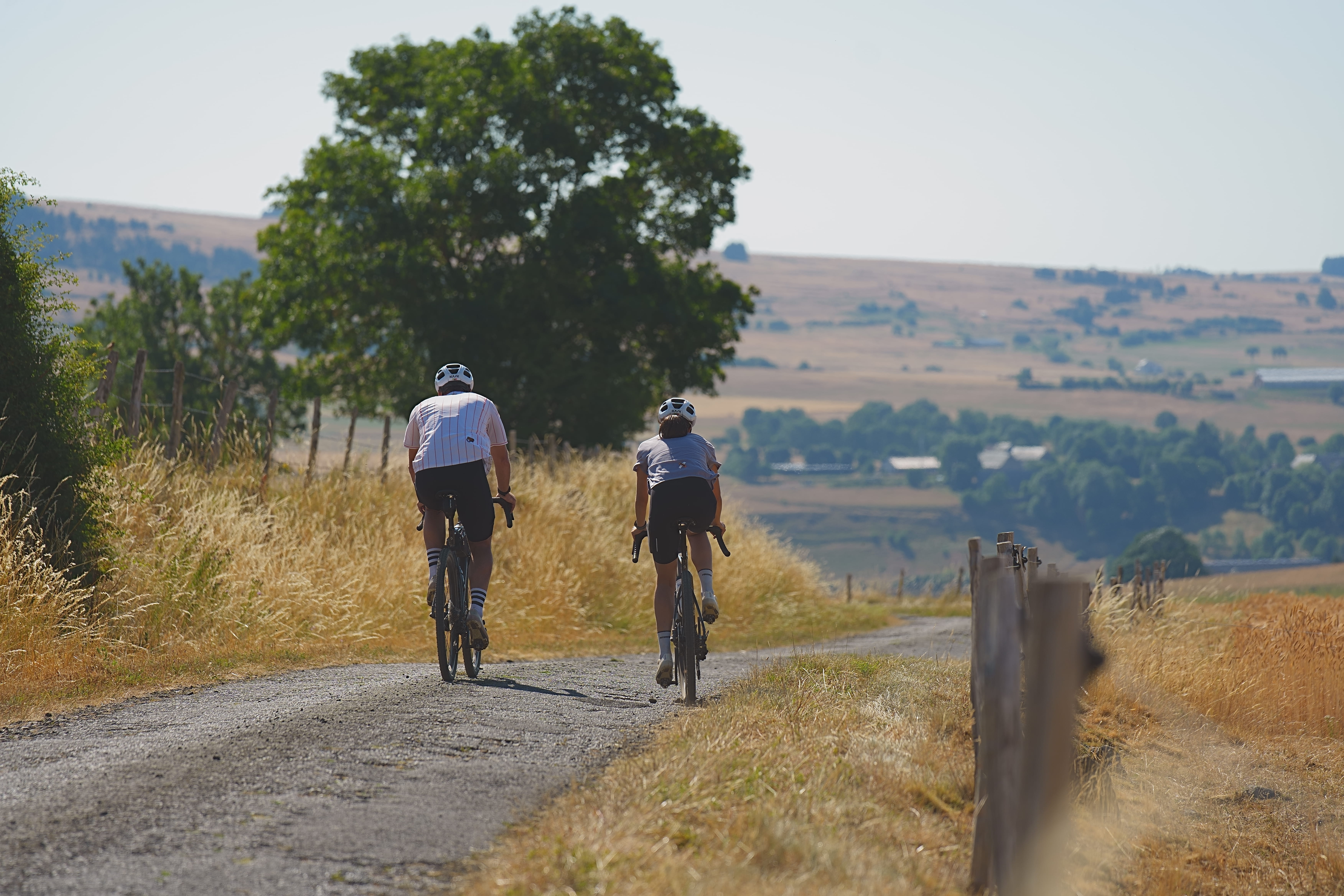 gravel-cantal-champetre-petite route.jpg