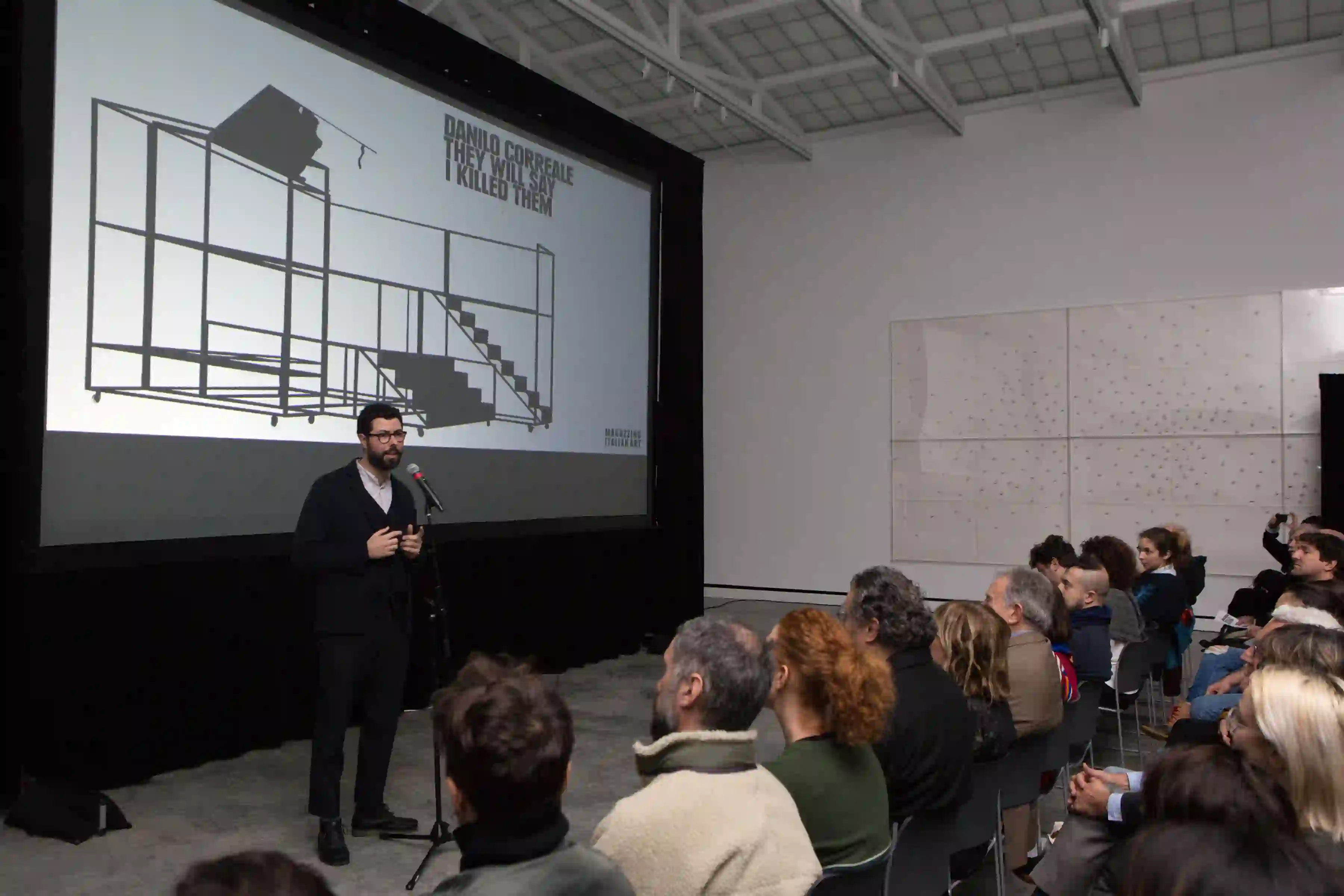 Vittorio Calabrese speaking at the screening of Diranno che li ho uccisi io by Danilo Correale