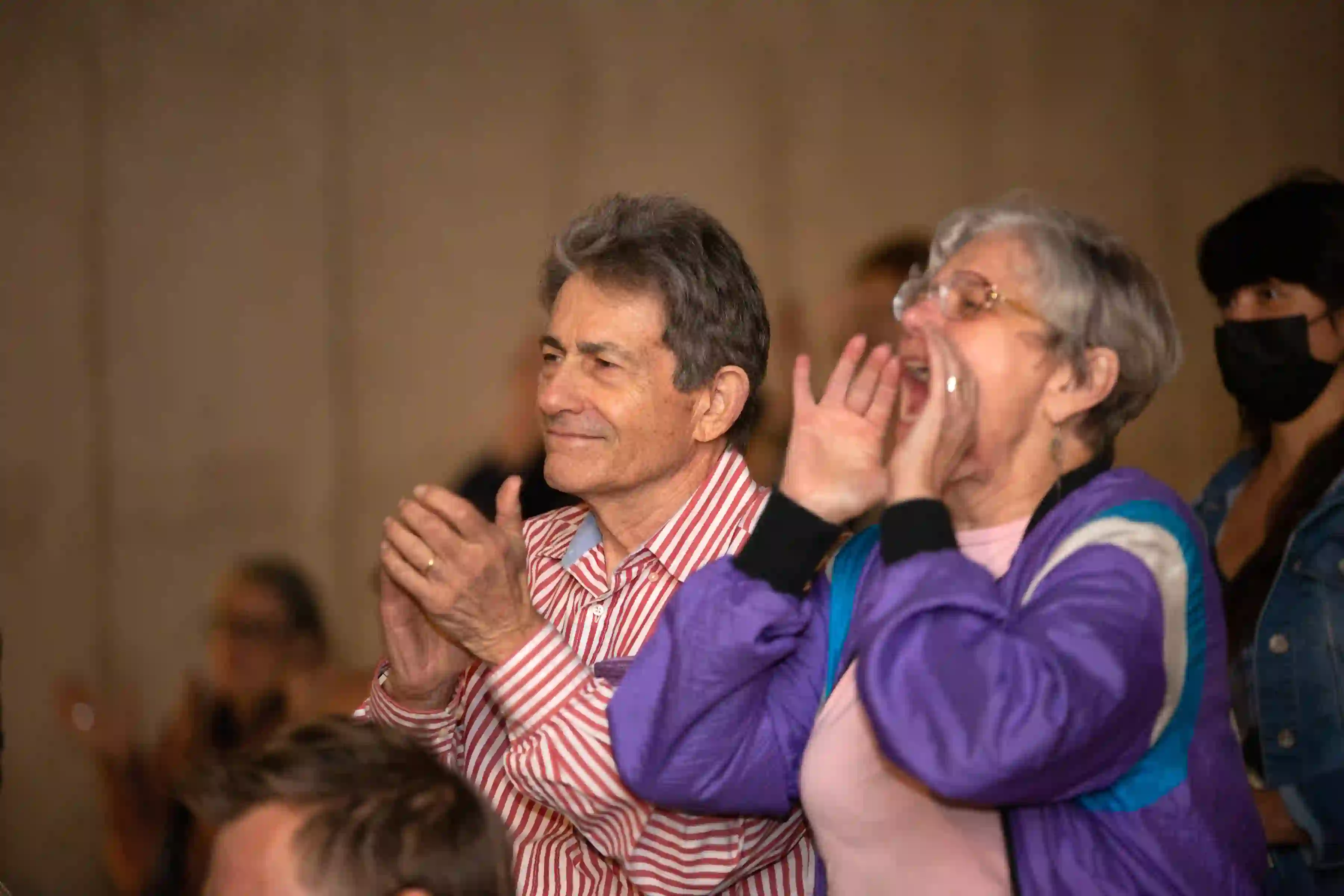 Audience applaud performance at the Sam Reider and the Human Hands concert, 2011