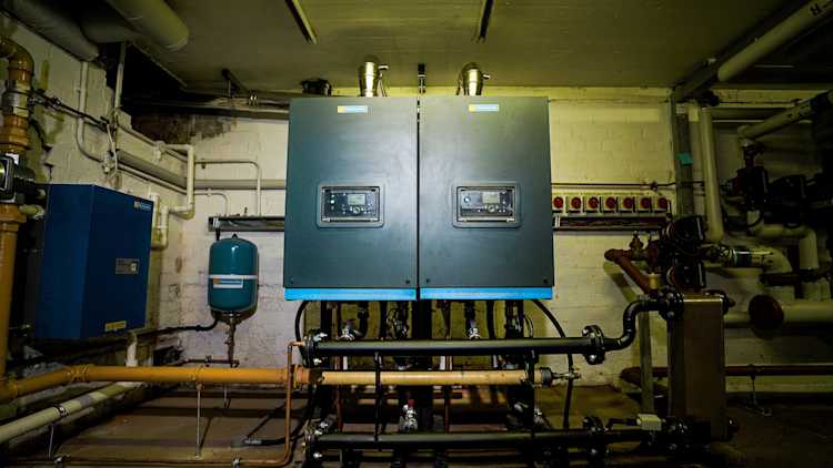 Methods of hydraulic separation for heating systems