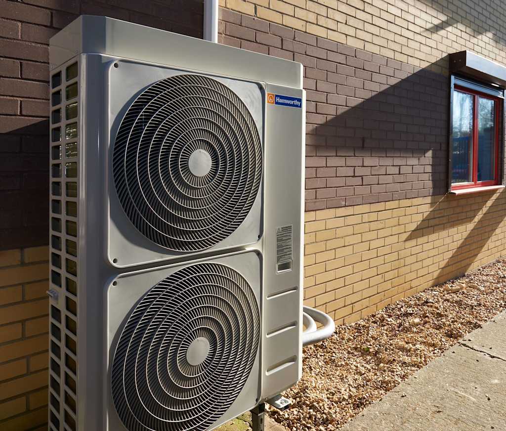 Tyneham monoblod heat pump at Shastid Energy office block