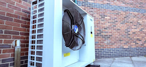 What are the best methods for building decarbonisation in the UK?