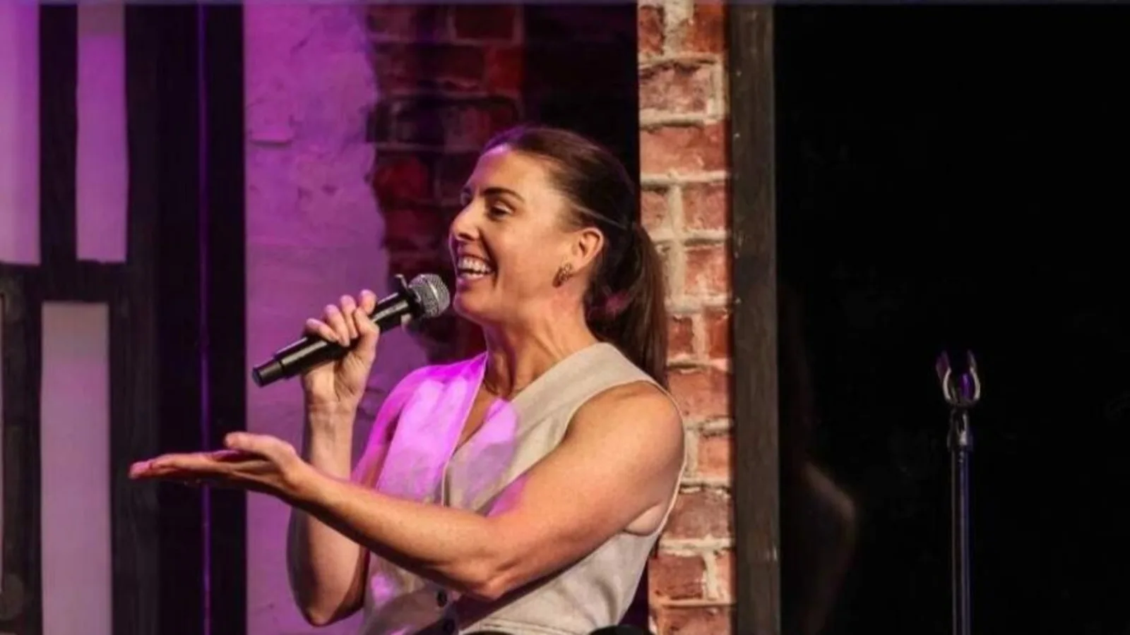 1080x720-running-game-show-laura-green-1000x667