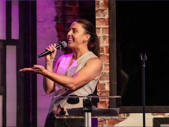 1080x720-running-game-show-laura-green-1000x667