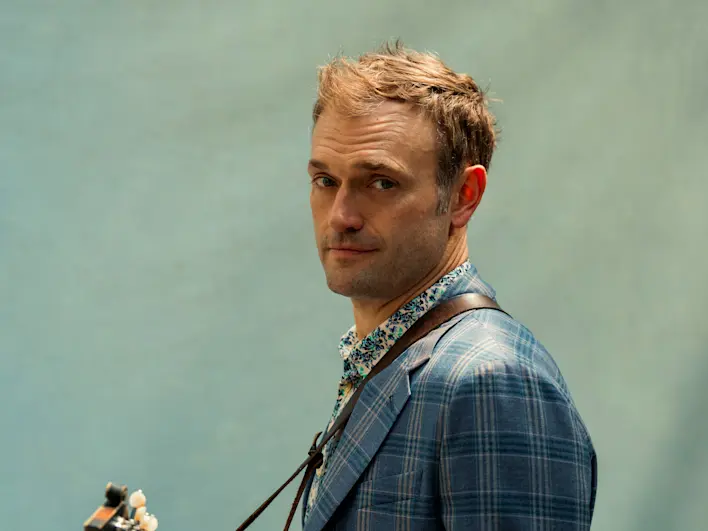 ChrisThile 1920x1080 1