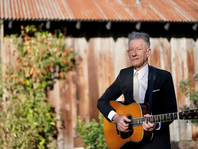 Image > Lyle Lovett > Lyle on a farm