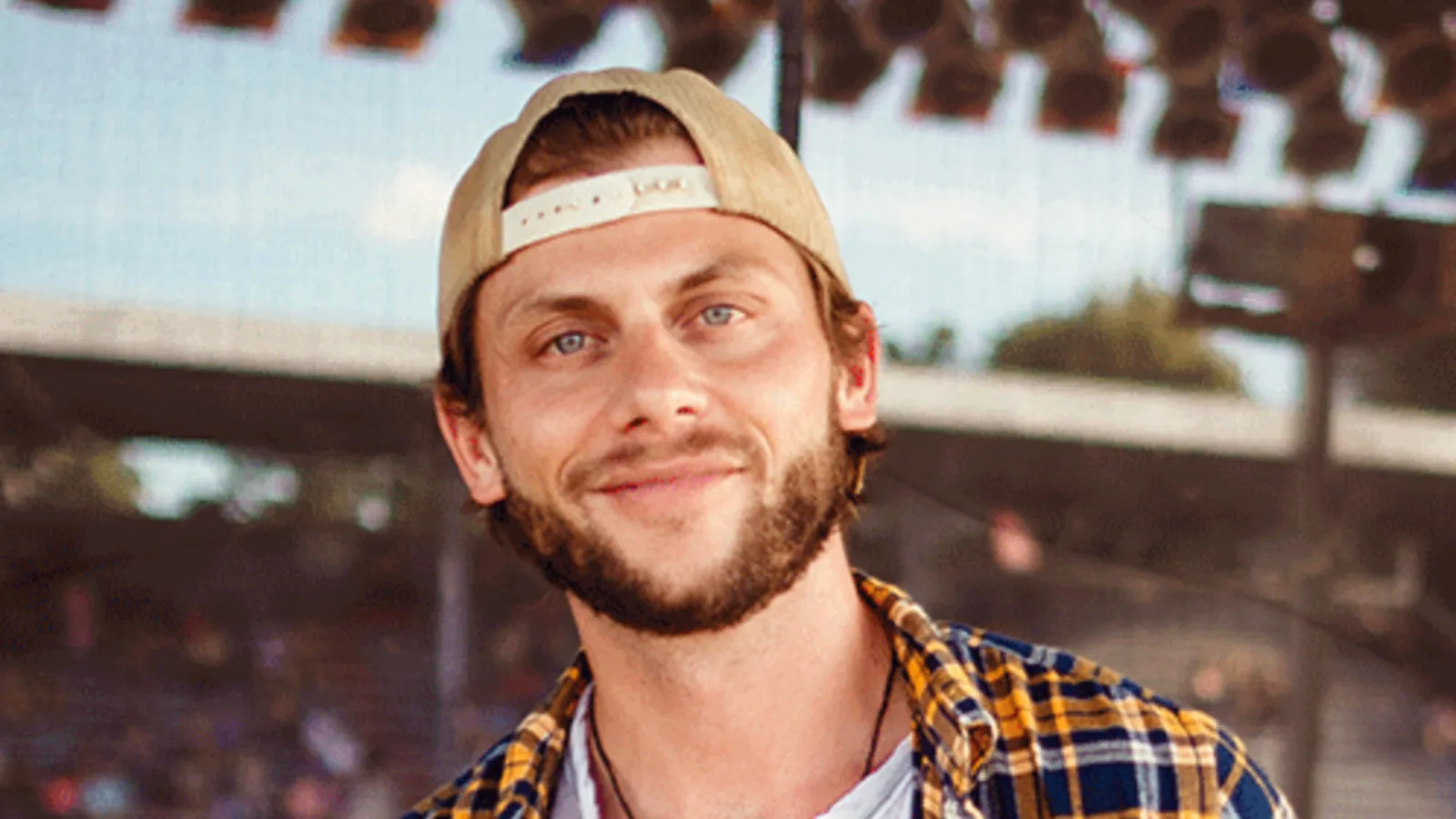 Image > Charlie Berens > Profile Photo