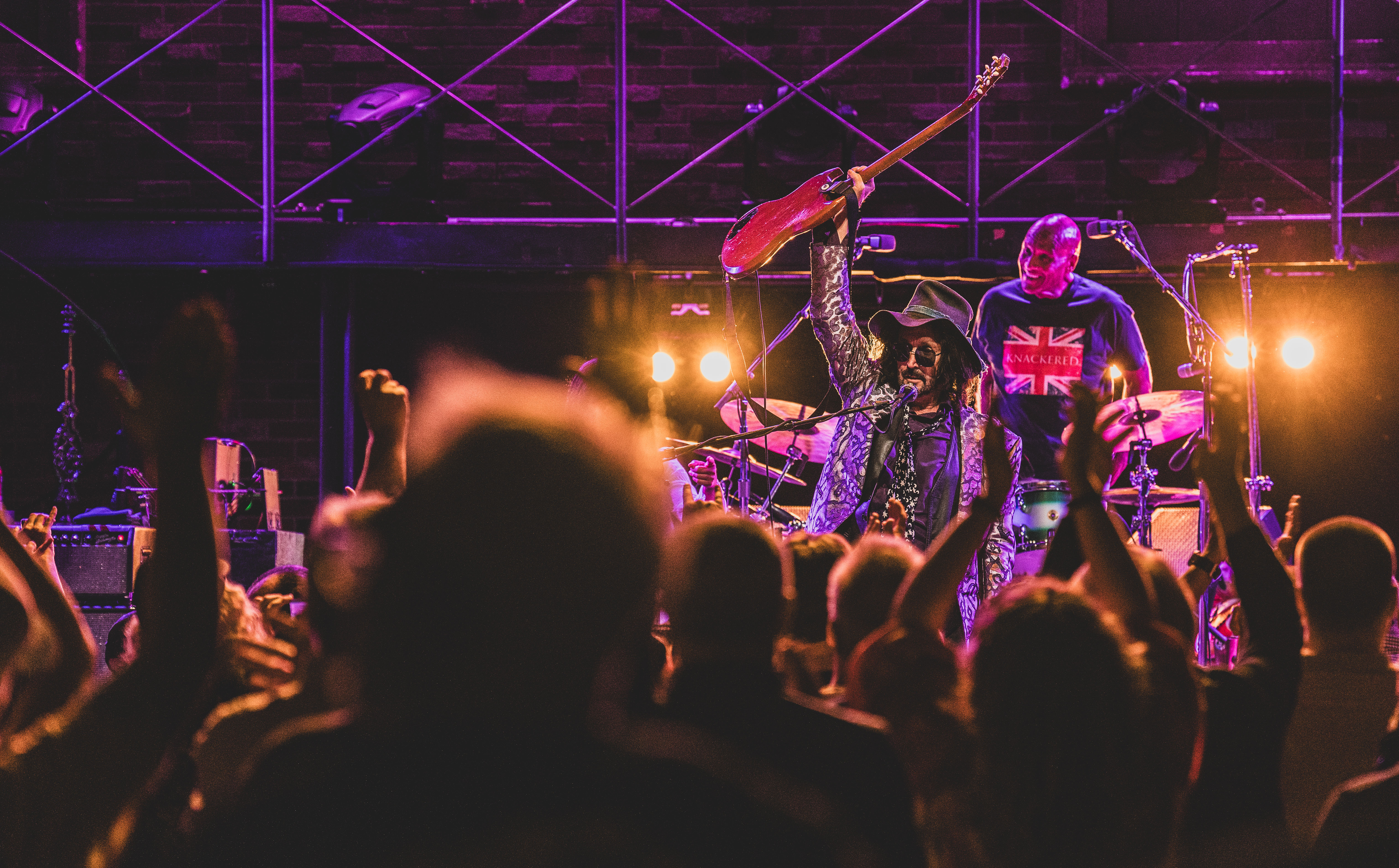 Image > Mike Campbell & The Dirty Knobs > Live Show > guitar tribute