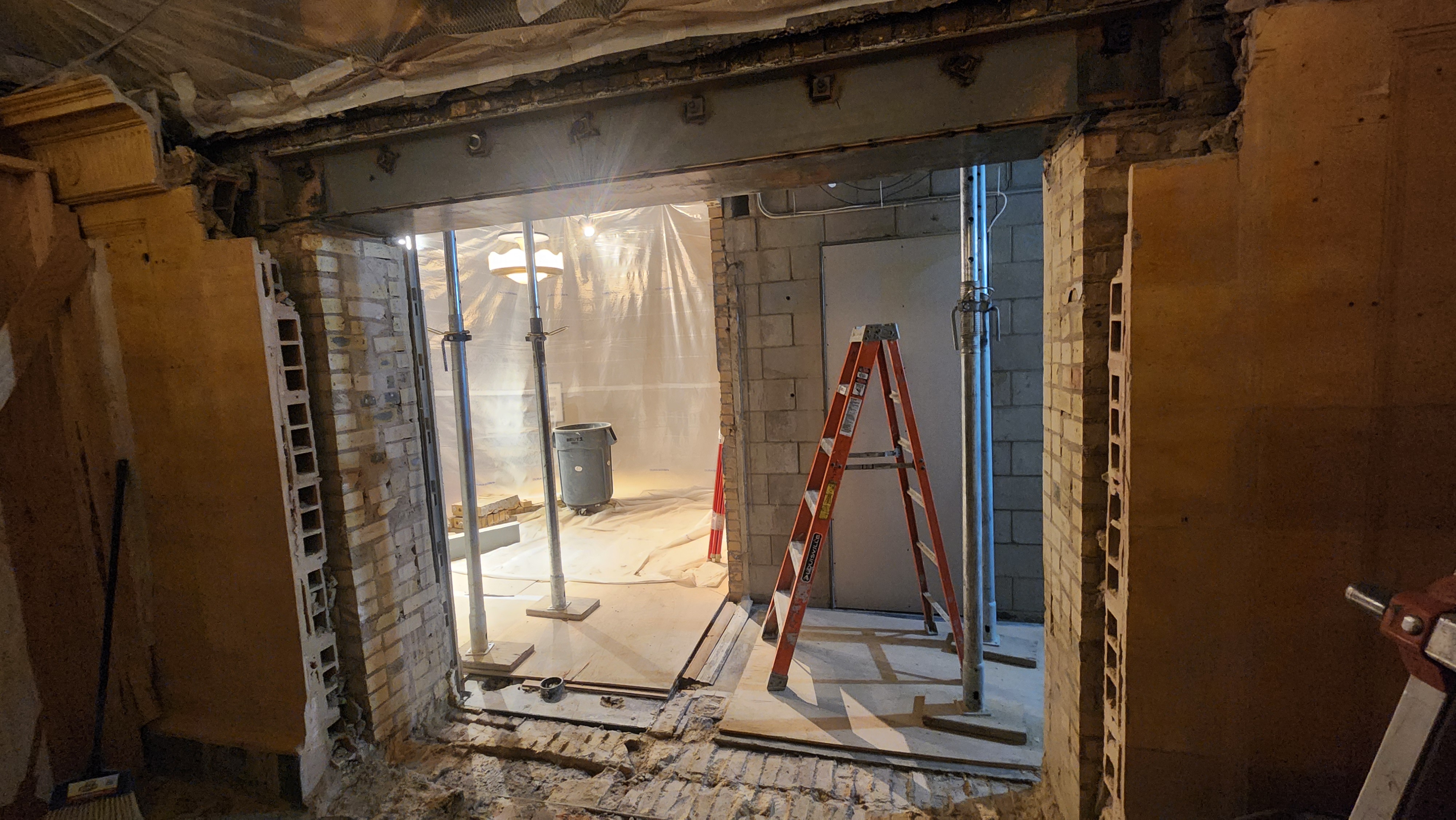900 hennepin construction door 1