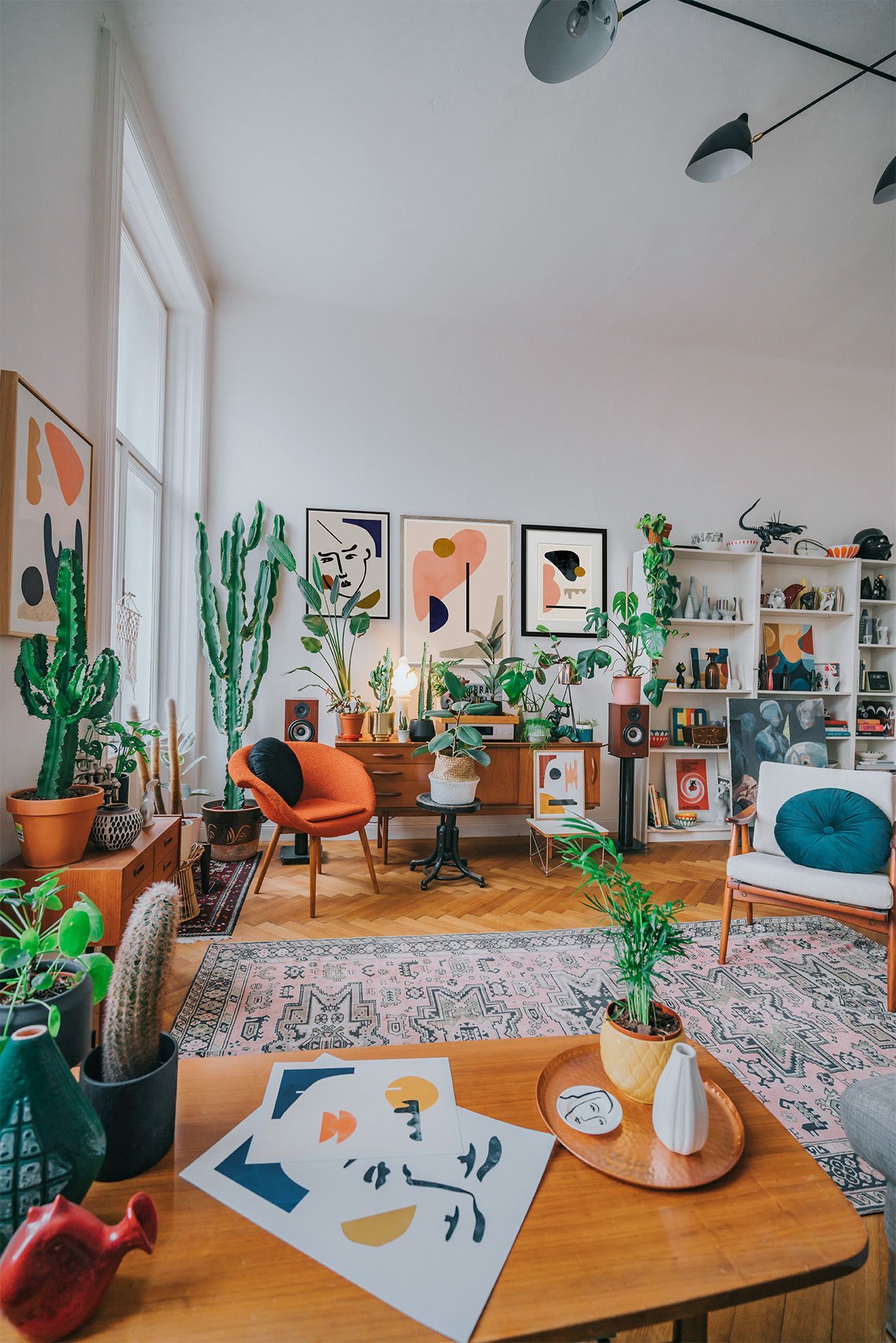 Our Favorite Geometric Accessories For Your Living Room Decor