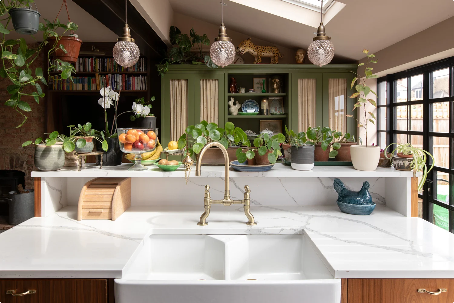 his Resi renovation in leafy Forest Hill has invited the outdoors in with plenty of pretty indoor plants to brighten the space