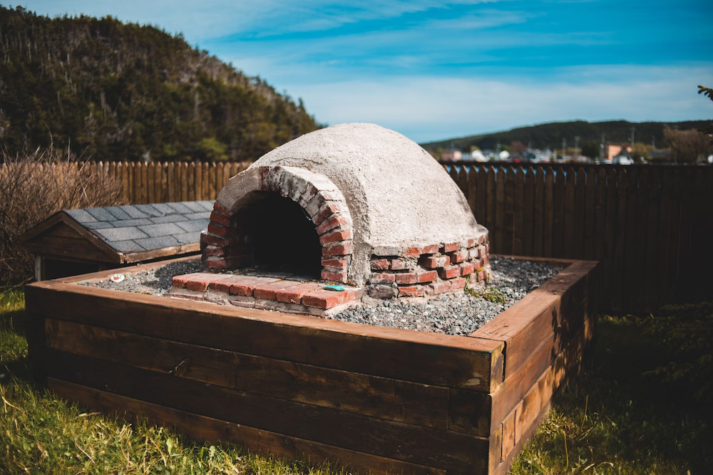 Build your own pizza oven in your garden
