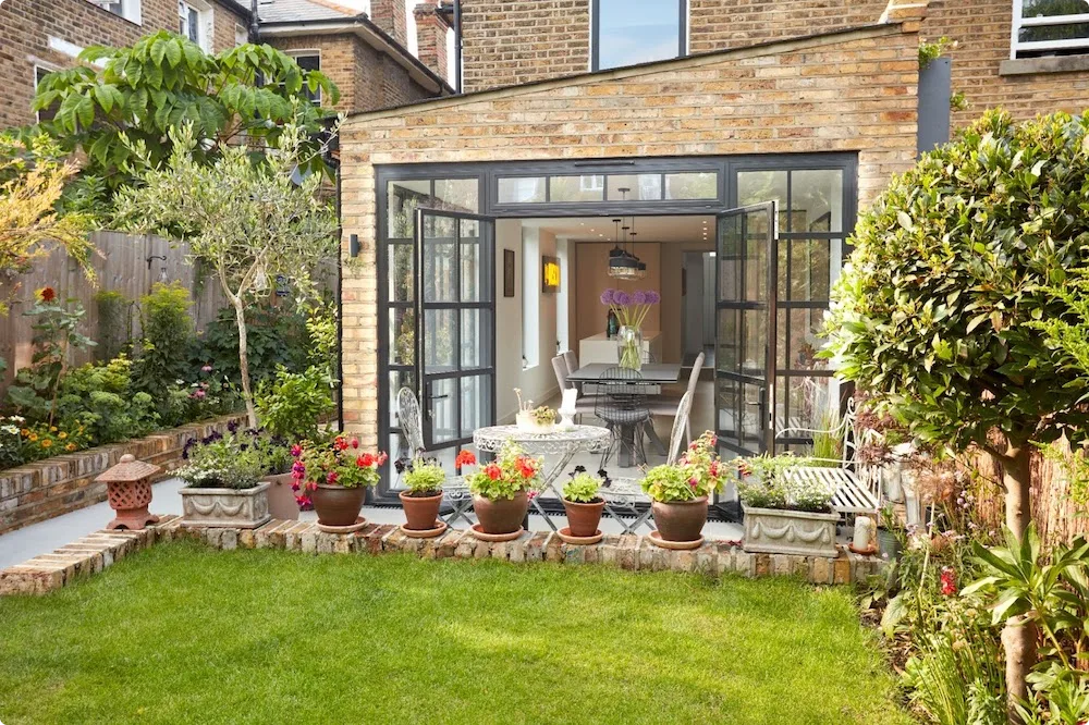 A lighted wraparound extension