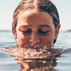 ile-kalorii-mozna-spalic-dzieki-plywaniu