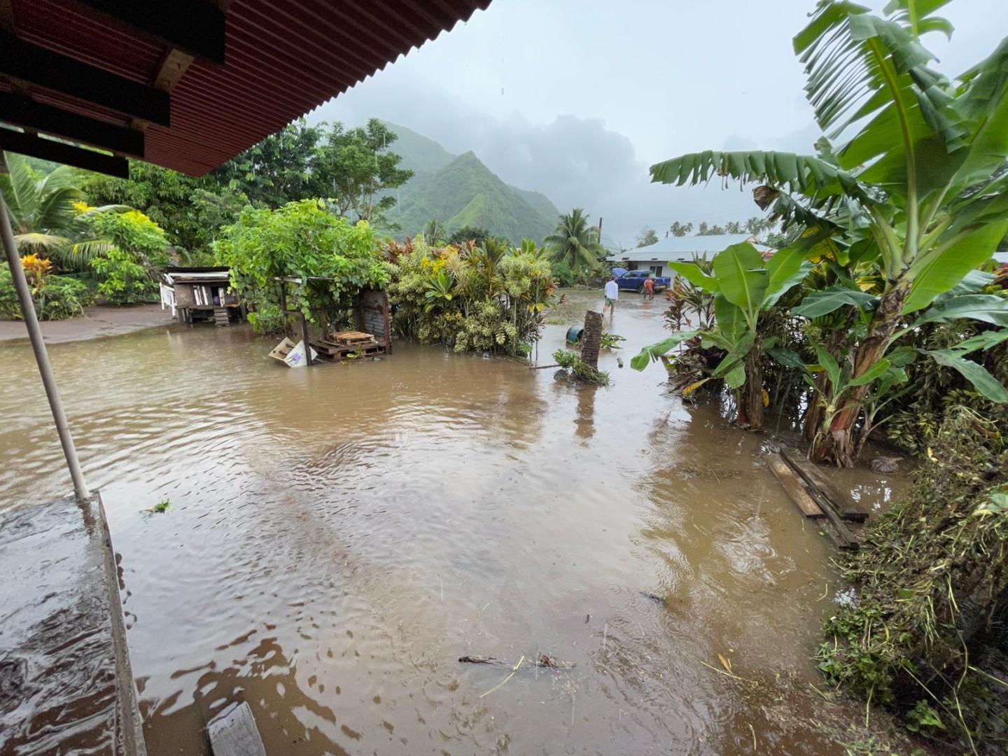 Tahiti Flooding Response Waves for Water