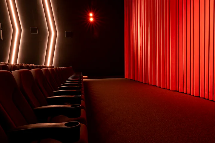 Germering_Saal1_2_Vorhang