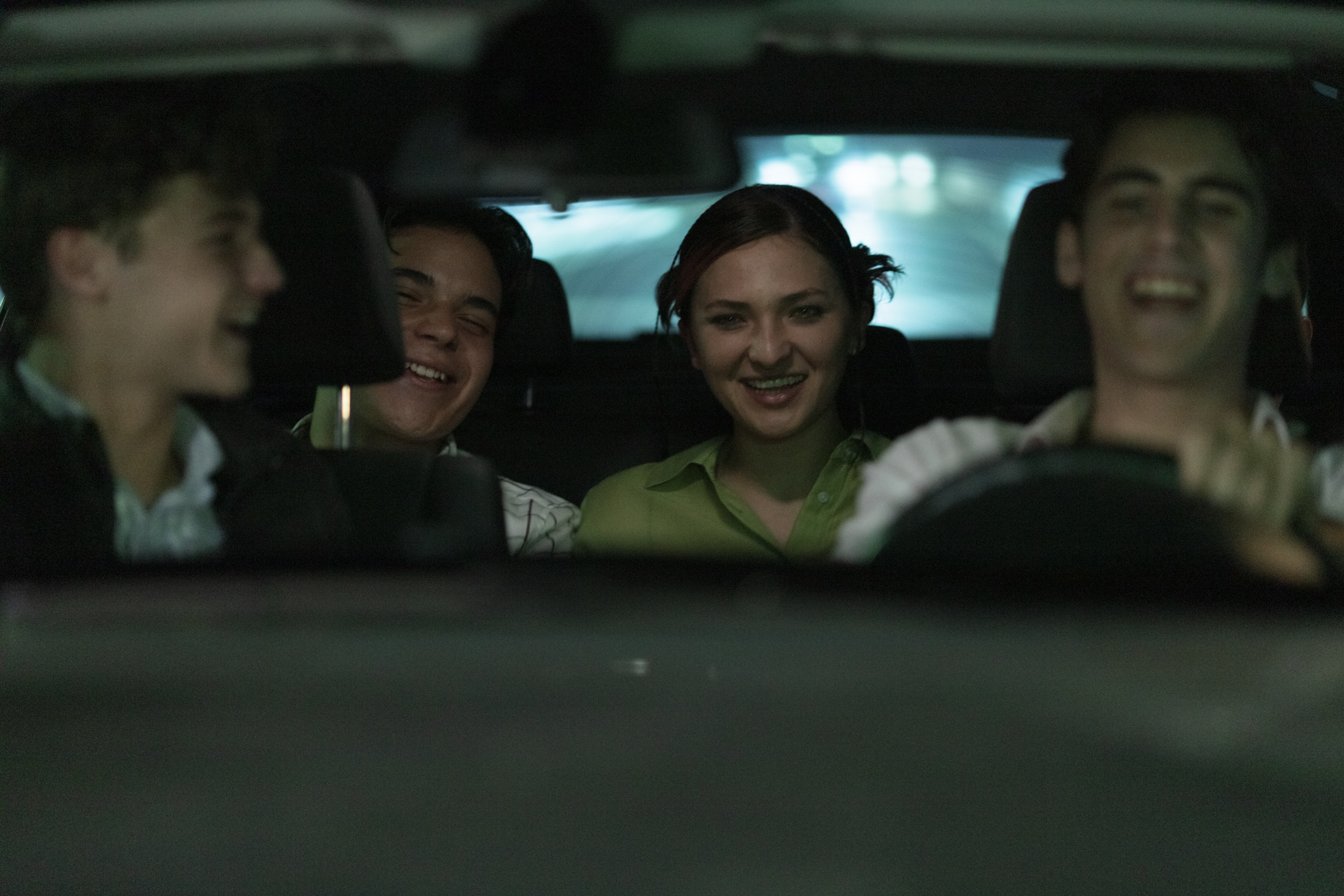 Szenenbild zu Fine Young Men: Jugend zwischen Freiheit und Zwang