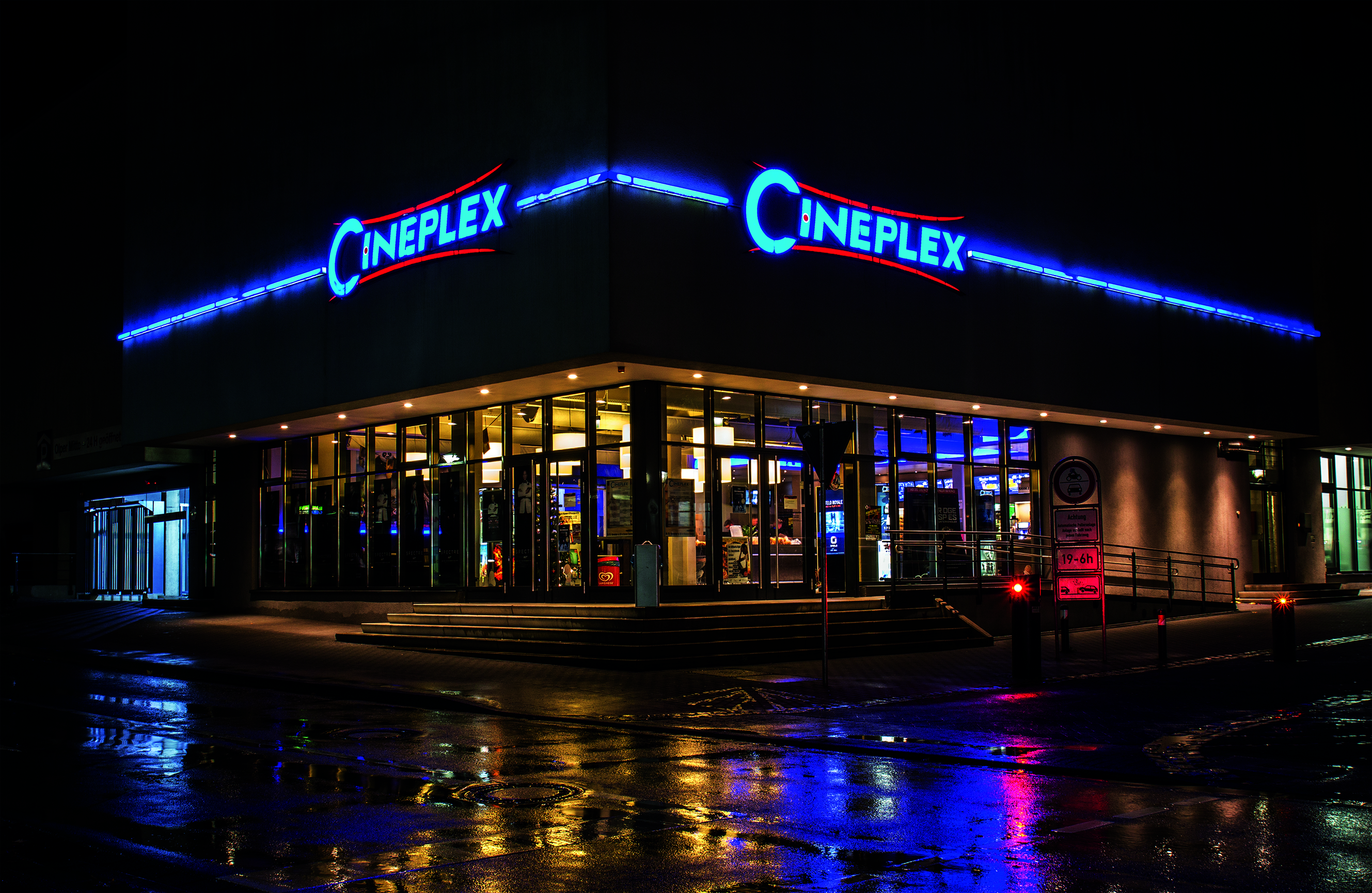 Bilder Aussen Cineplex Olpe beiNacht