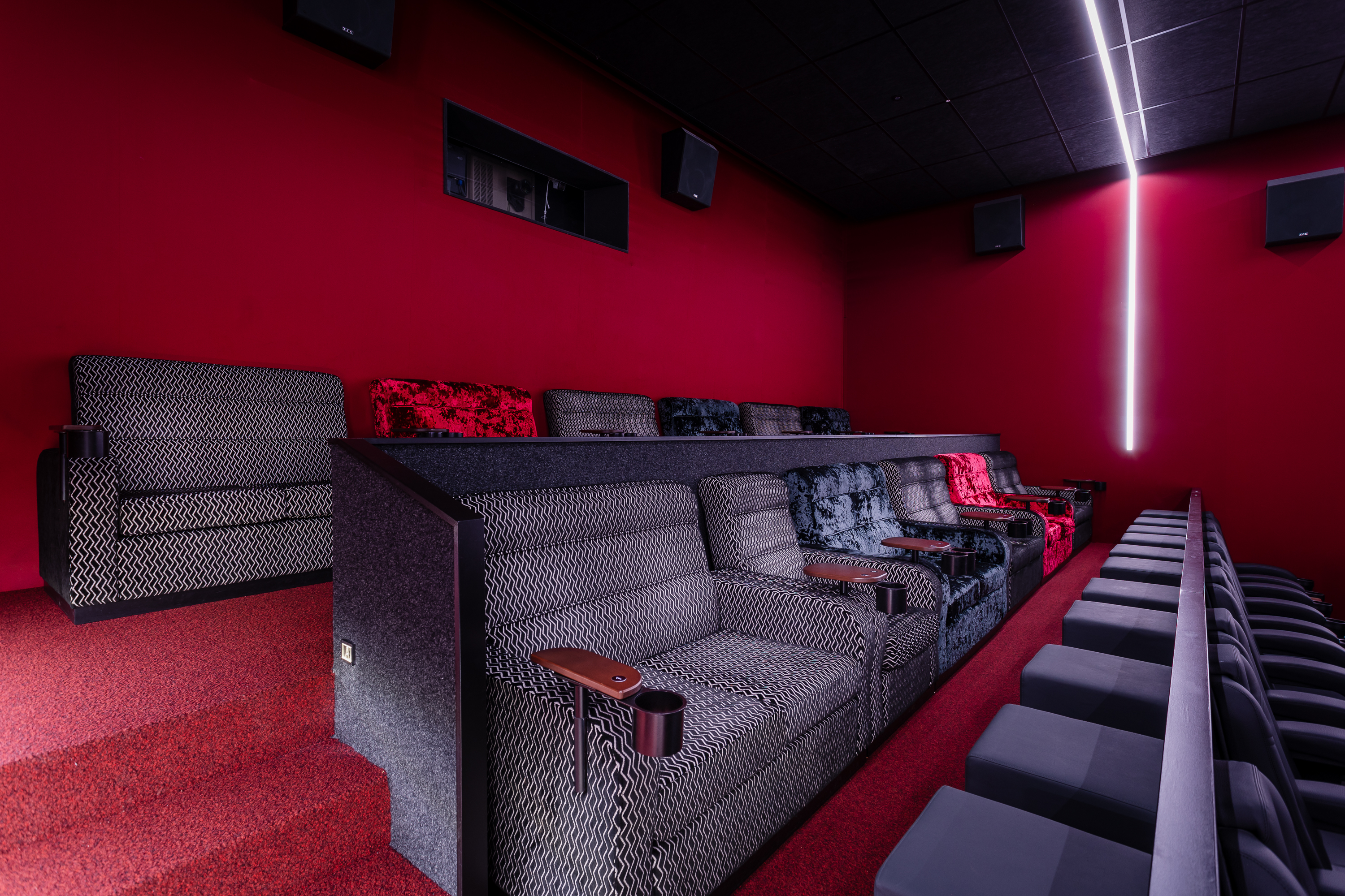 Pfaffenhofen_Saal_7_sofa1