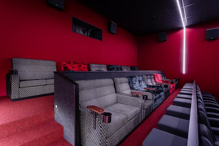 Pfaffenhofen_Saal_7_sofa1