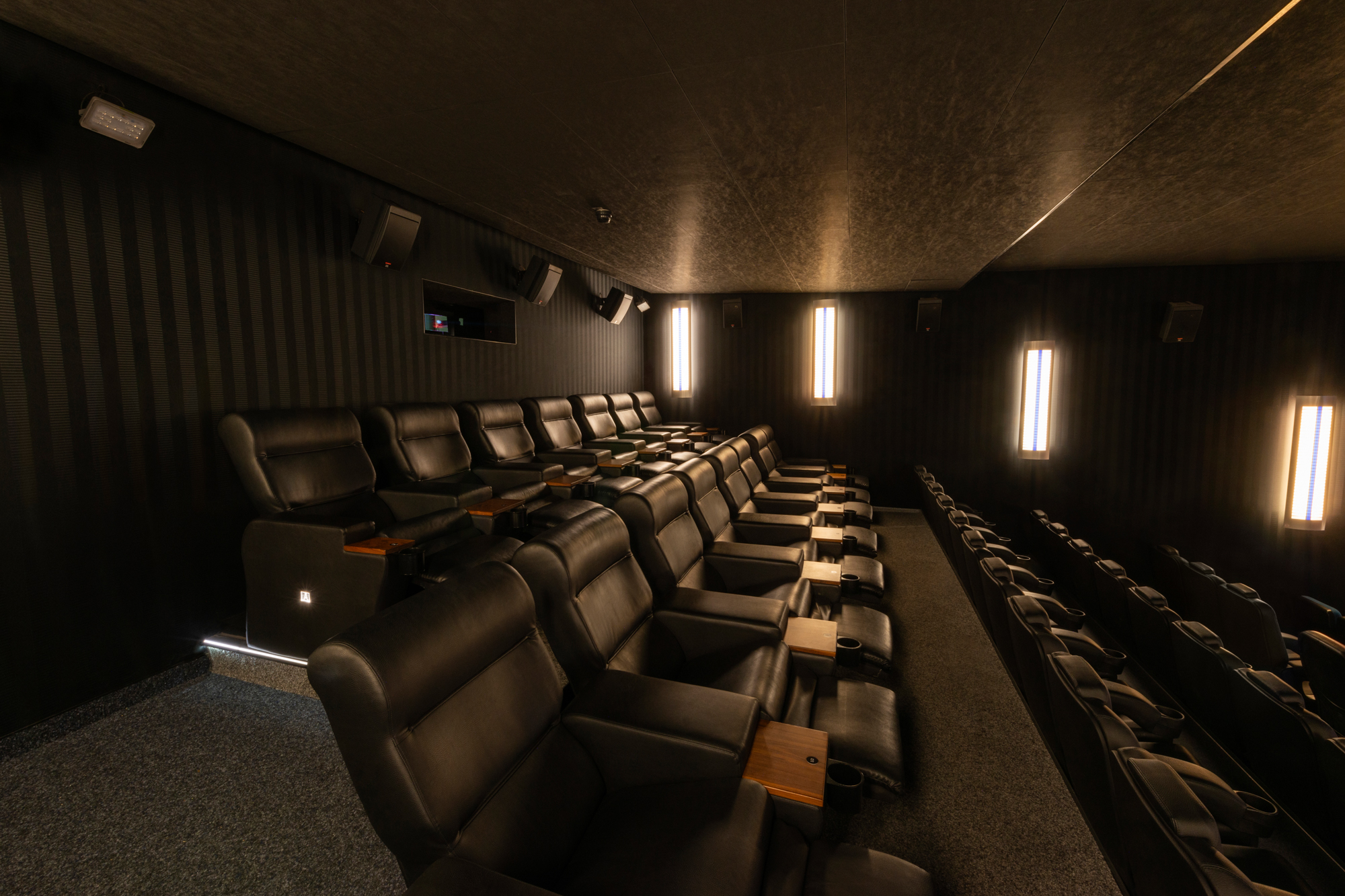Aichach_Saal_02_side_recliner